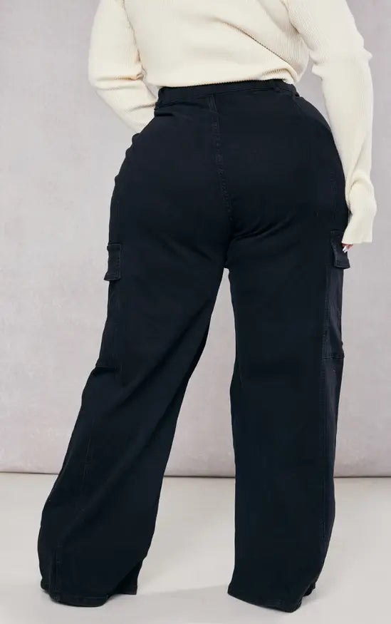 PrettyLittleThing Plus Black Cargo Wide Leg Jeans - Black