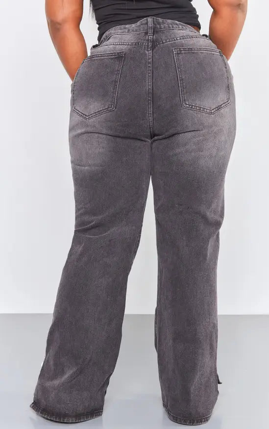 PrettyLittleThing Plus Ripped Split Hem Straight Leg Jeans - Washed Black