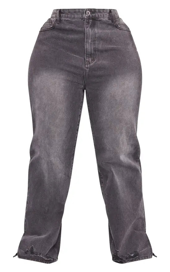 PrettyLittleThing Plus Ripped Split Hem Straight Leg Jeans - Washed Black
