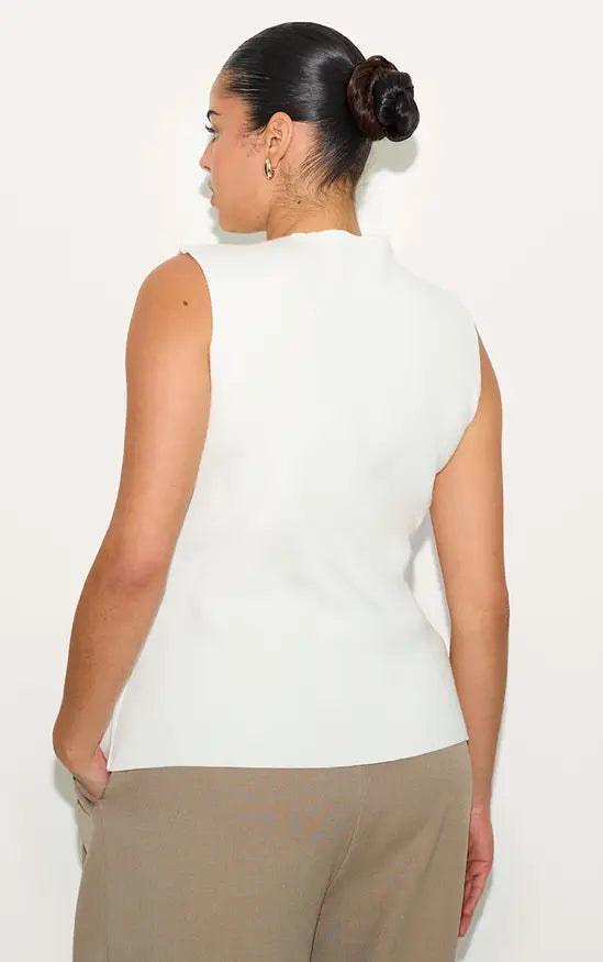 PrettyLittleThing Plus Cream Compact Knit Button Up Waistcoat - Cream