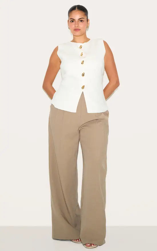 PrettyLittleThing Plus Cream Compact Knit Button Up Waistcoat - Cream
