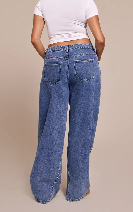 PrettyLittleThing Plus Seam Detail Relaxed Wide Leg Jeans - Mid Blue Wash