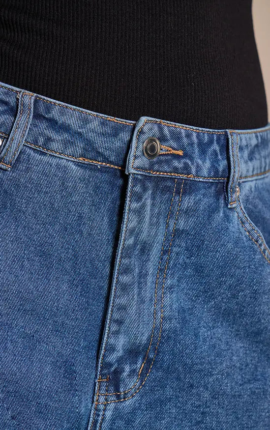 PrettyLittleThing Plus Vintage Wash Split Hem Straight Leg Jeans - Vintage Wash