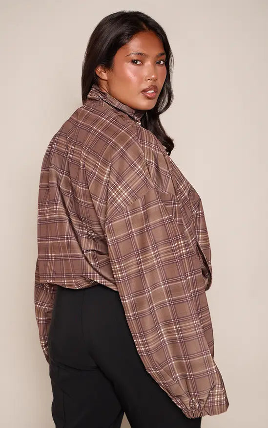 PrettyLittleThing Plus Brown Check Button Up Jacket - Brown Check