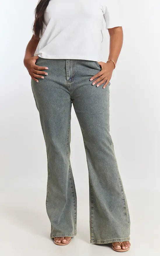 PrettyLittleThing Plus Flare Denim Jeans - Vintage
