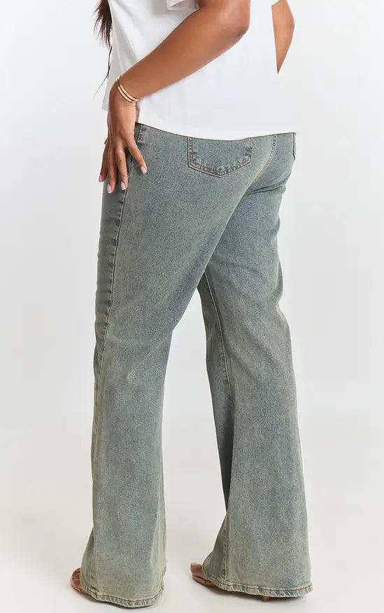 PrettyLittleThing Plus Flare Denim Jeans - Vintage