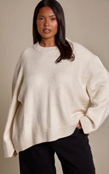 PrettyLittleThing Plus Thick Rib Crew Neck Oversized Jumper - Cream