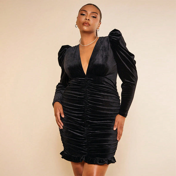 Plus Size Velvet Deep V Neck Ruched Mini Dress - Black