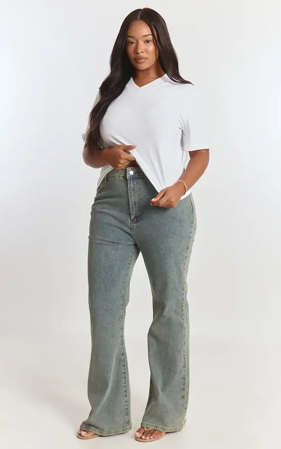 PrettyLittleThing Plus Flare Denim Jeans - Vintage