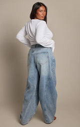 PrettyLittleThing Plus Seam Detail Barrel Jeans - Mid Blue Wash