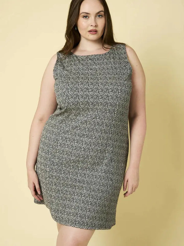 Plus Size Classic Chevron Sleeveless Sheath Mini Dress - Black/White