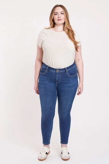 YMI Plus Curve Confidence Wannabettabutt Skinny Jeans